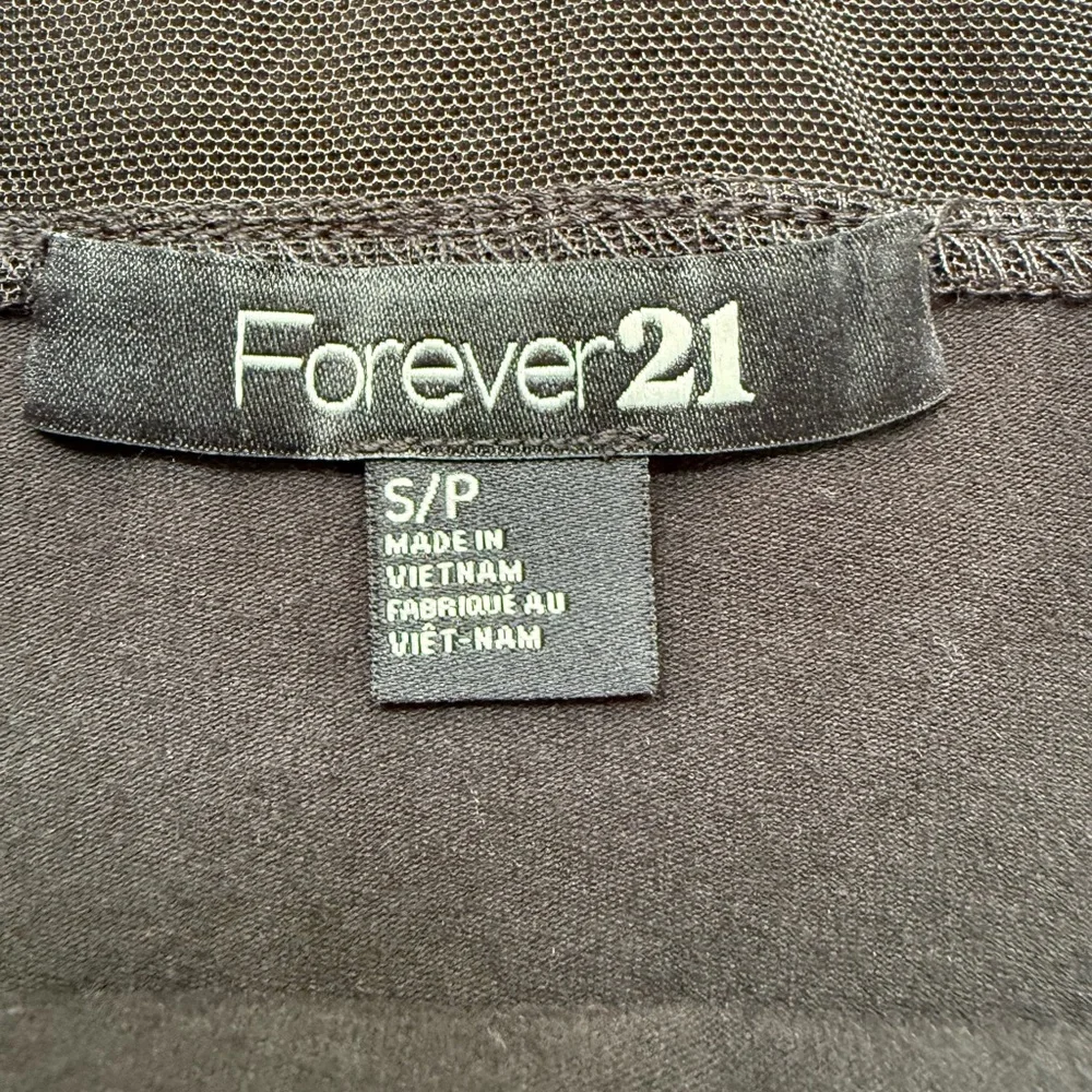 1x$10 or 2x$15 Bundle! Lot of 3 BodySuits - Black, Brown & Black sheer shoulder - Picture 8 of 16